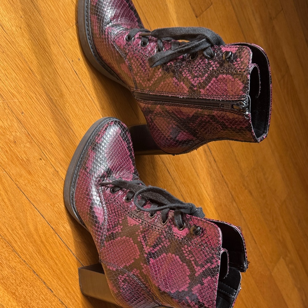 Naturalizer Callie Lace-Up Boots